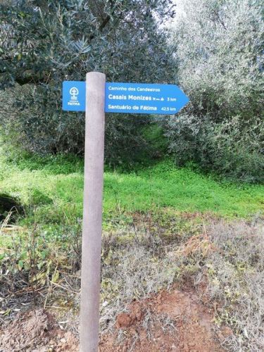 Sinalética do novo «Caminho dos Candeeiros»